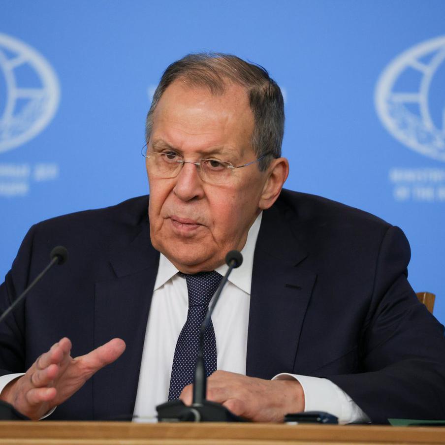 Лавров: мораторий ДСНВ действует, пока США сохраняют лимиты. В ходе правительственного часа в Госдуме глава МИД Российской Федерации Сергей Лавров заявил, что мораторий по российско-американскому Договору о сокращении стратегических наступательных вооружений (ДСНВ) будет сохраняться до тех пор, пока Соединённые Штаты выполняют аналогичные обязательства