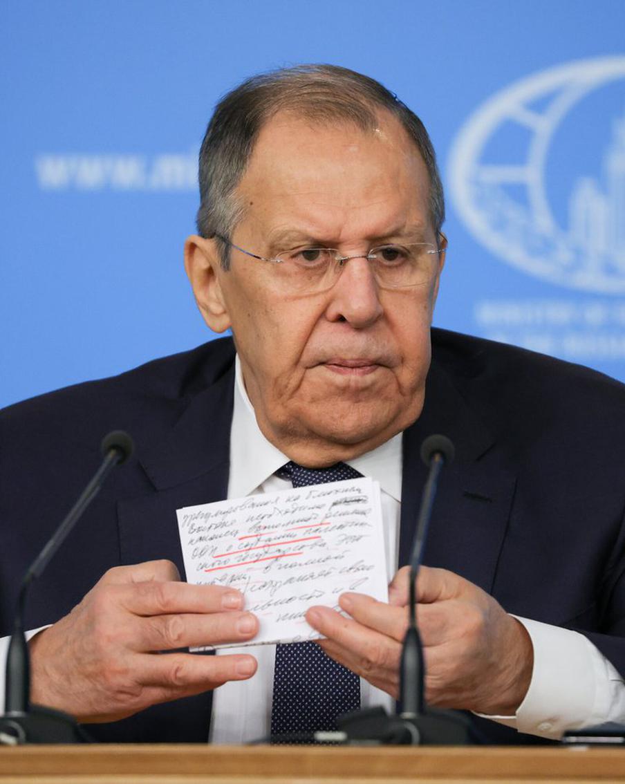 Лавров: Европа полностью дискредитировала себя в глазах России. В своём выступлении глава МИД России Сергей Лавров отметил, что между Россией и Европой полностью утрачено доверие. Он заявил, что Россия не намерена делать никаких шагов навстречу европейским партнёрам