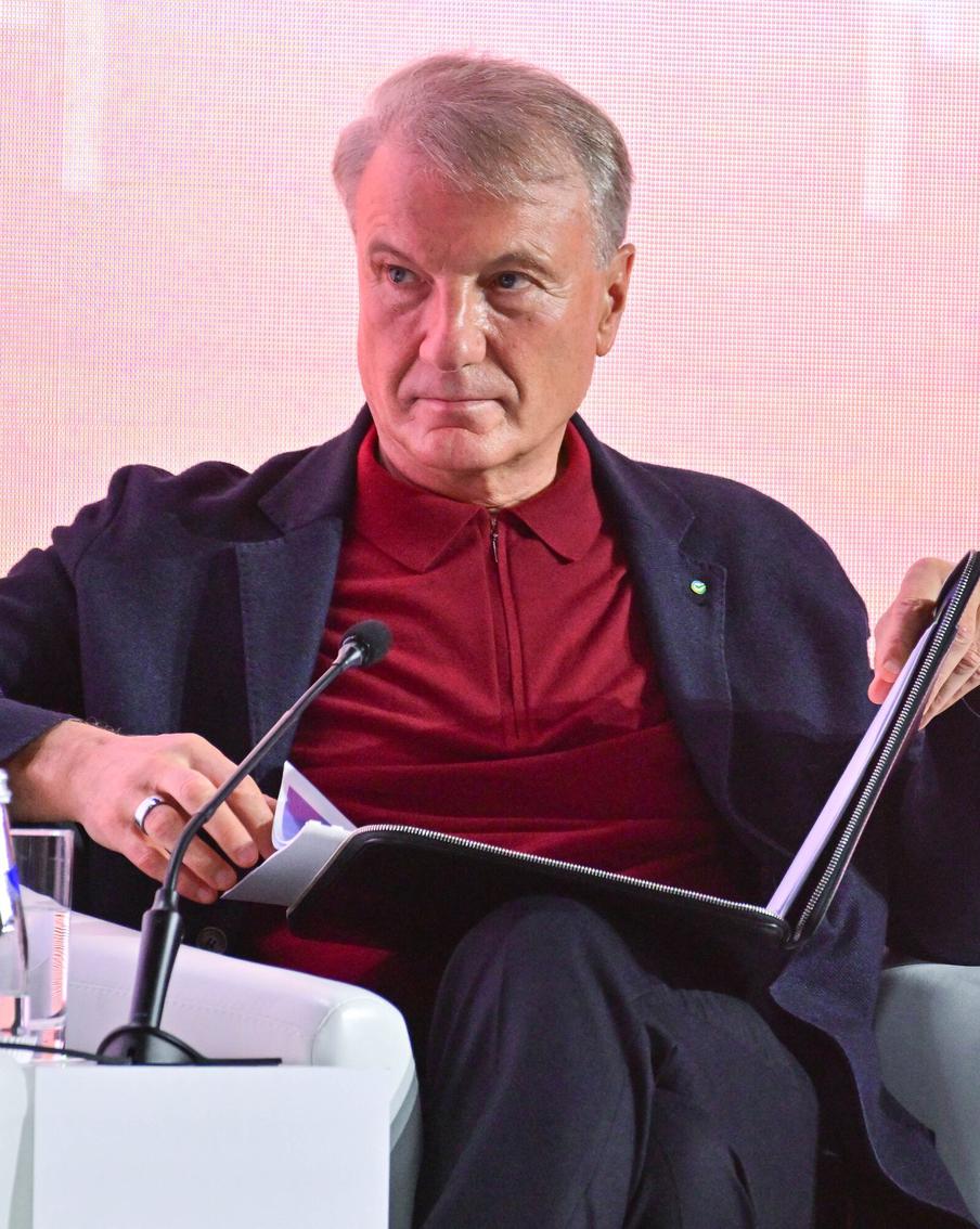 Греф призвал платить чиновникам столько, чтобы вести "не нищенскую" жизнь. В ходе Первого Международного конгресса государственного управления в РАНХиГС глава Сбербанка Герман Греф поднял вопрос о необходимости реформ в системе оплаты труда государственных служащих в Российской Федерации. Он убеждён, что заработная плата госслужащих должна быть достаточной, "чтобы вести элементарный не нищенский образ жизни"