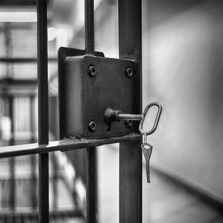 Наёмник, расстрелявший в Донбассе пять военных, получил пожизненный срок. Суд заочно приговорил гражданина Грузии Георгия Чубетидзе к пожизненному заключению в исправительной колонии особого режима. Он признан виновным в участии в вооружённом конфликте на территории Донбасса в качестве иностранного наёмника и совершении убийств пяти военнослужащих