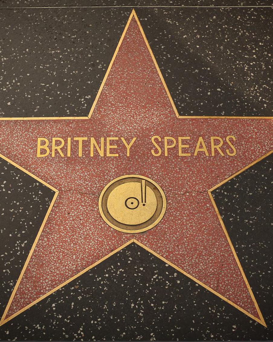 Бритни Спирс продала права на свои хиты за $200 млн. Американская певица Бритни Спирс заключила соглашение о продаже прав на свой музыкальный каталог компании Primary Wave. Как сообщает источник NBC, сумма сделки составила около 200 миллионов долларов. BBC также подтверждает эту информацию, уточняя, что договор был подписан 30 декабря 2025 года