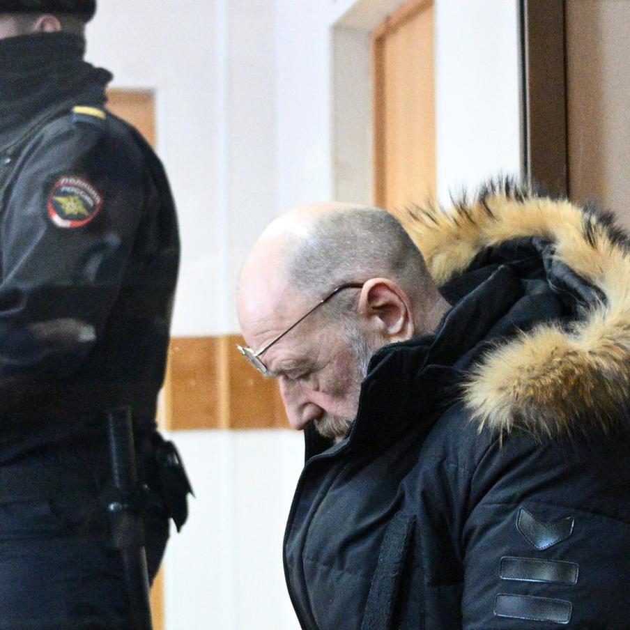 Фигурант дела о покушении на генерала Алексеева начал сдавать сообщников. В Замоскворецком суде Москвы заявили, что обвиняемый Виктор Васин оформил явку с повинной и сотрудничает со следствием, раскрывая данные о других участниках нападения