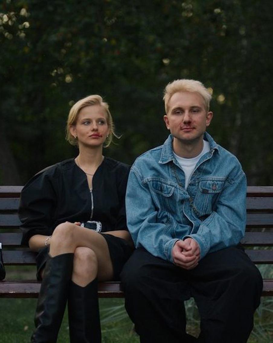 Что общего у Саши Бортич с самкой гиены? На экраны выходит ромком "Счастлив, когда ты нет"