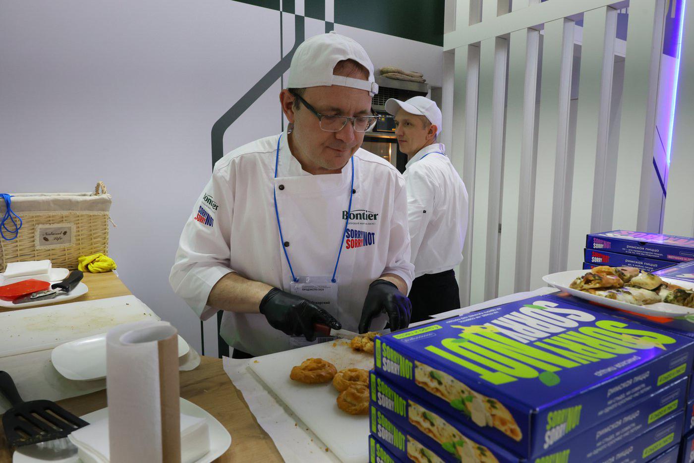 Какие же ароматные пиццы и булки доставали повара из своих печей!