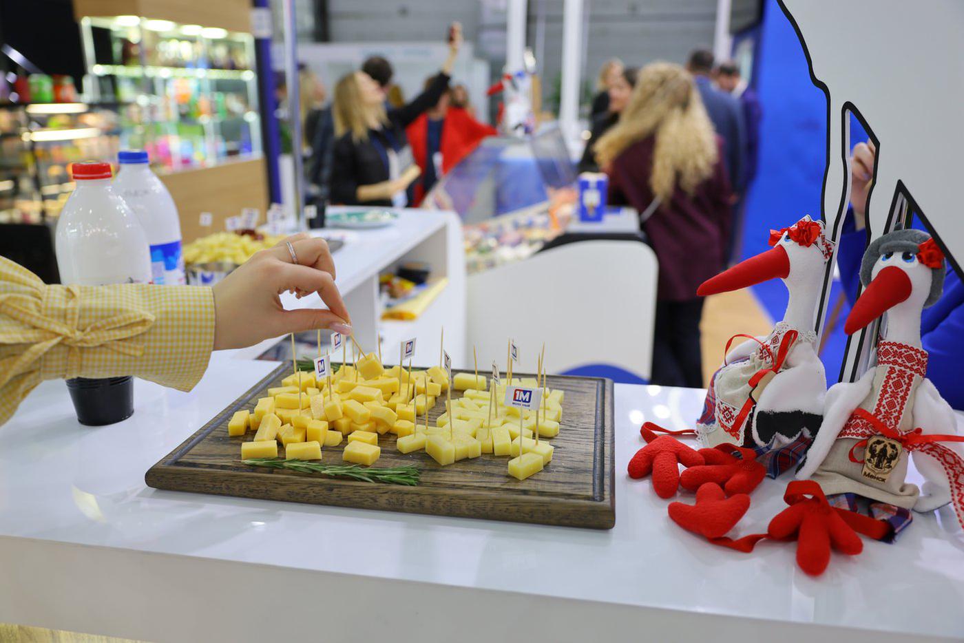 Сыры были такими вкусными, что их тайком подъедали даже представители самого бренда.