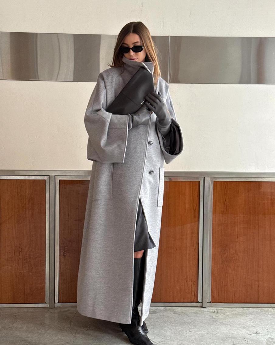 Лучше всего такая модель смотрится в длине миди и макси.