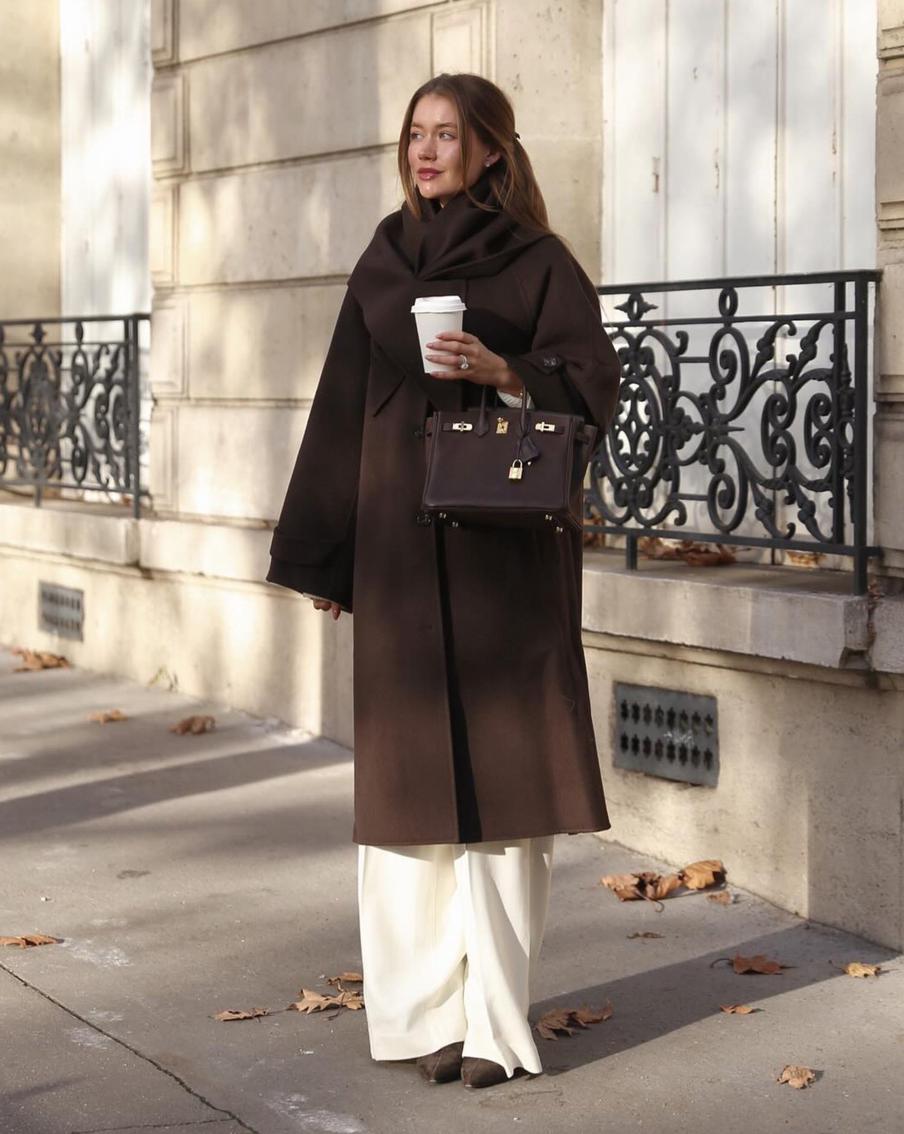 Пальто с шарфом в комплекте – отличный вариант для тех, кто не любит заморачиваться со стилизацией.