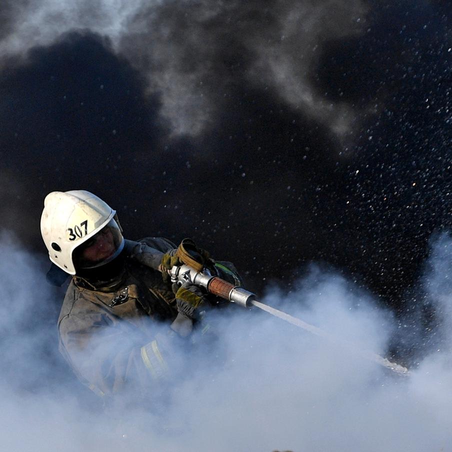 Под Волгоградом после ночного ракетного удара загорелся военный объект. Губернатор Андрей Бочаров сообщил о пожаре на территории Минобороны возле посёлка Котлубань. Пострадавших среди мирных жителей нет, начата эвакуация из-за риска детонации