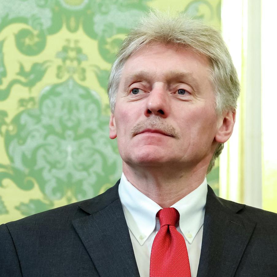 Кремль отреагировал на резкий рост платежей за ЖКХ. Власти намерены тщательно отслеживать ситуацию с увеличением квартплаты. По словам Дмитрия Пескова, скачки тарифов не должны быть столь стремительными