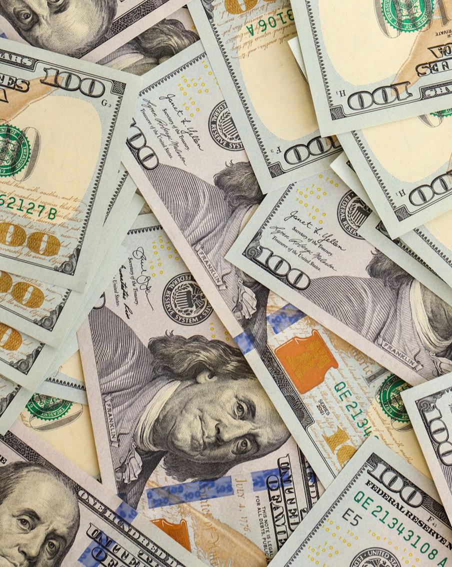 Внешний госдолг России впервые с 2006 года перешёл уровень в $60 млрд. Государственный внешний долг России на 1 февраля 2026 года достиг 61,97 млрд долларов, превысив отметку в $60 млрд впервые за последние 20 лет