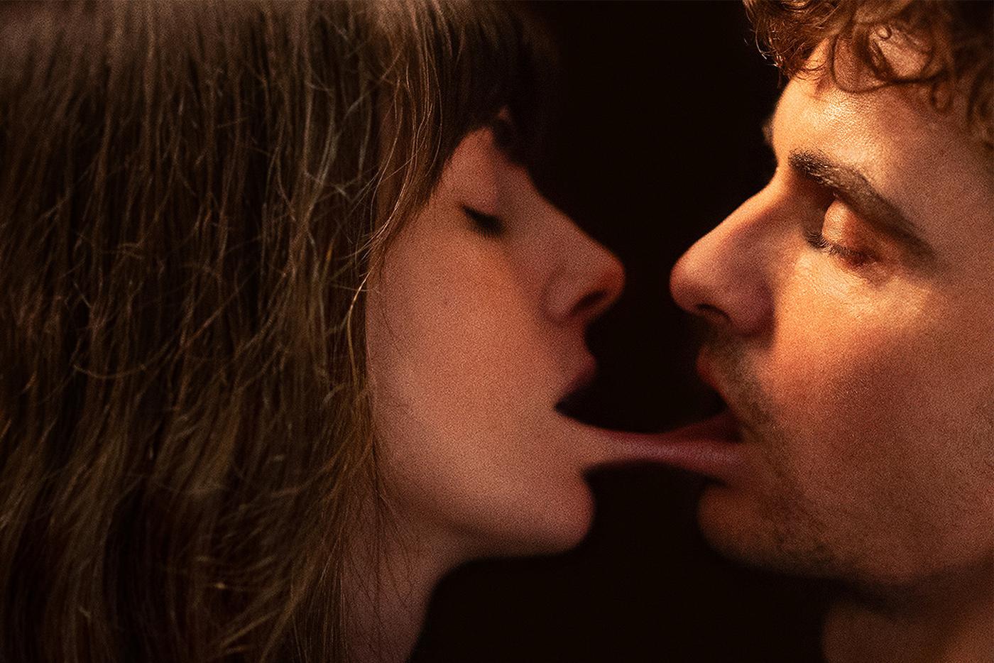 Главные роли в ужастике "Одно целое" исполнили Элисон Бри и Дэйв Франко.