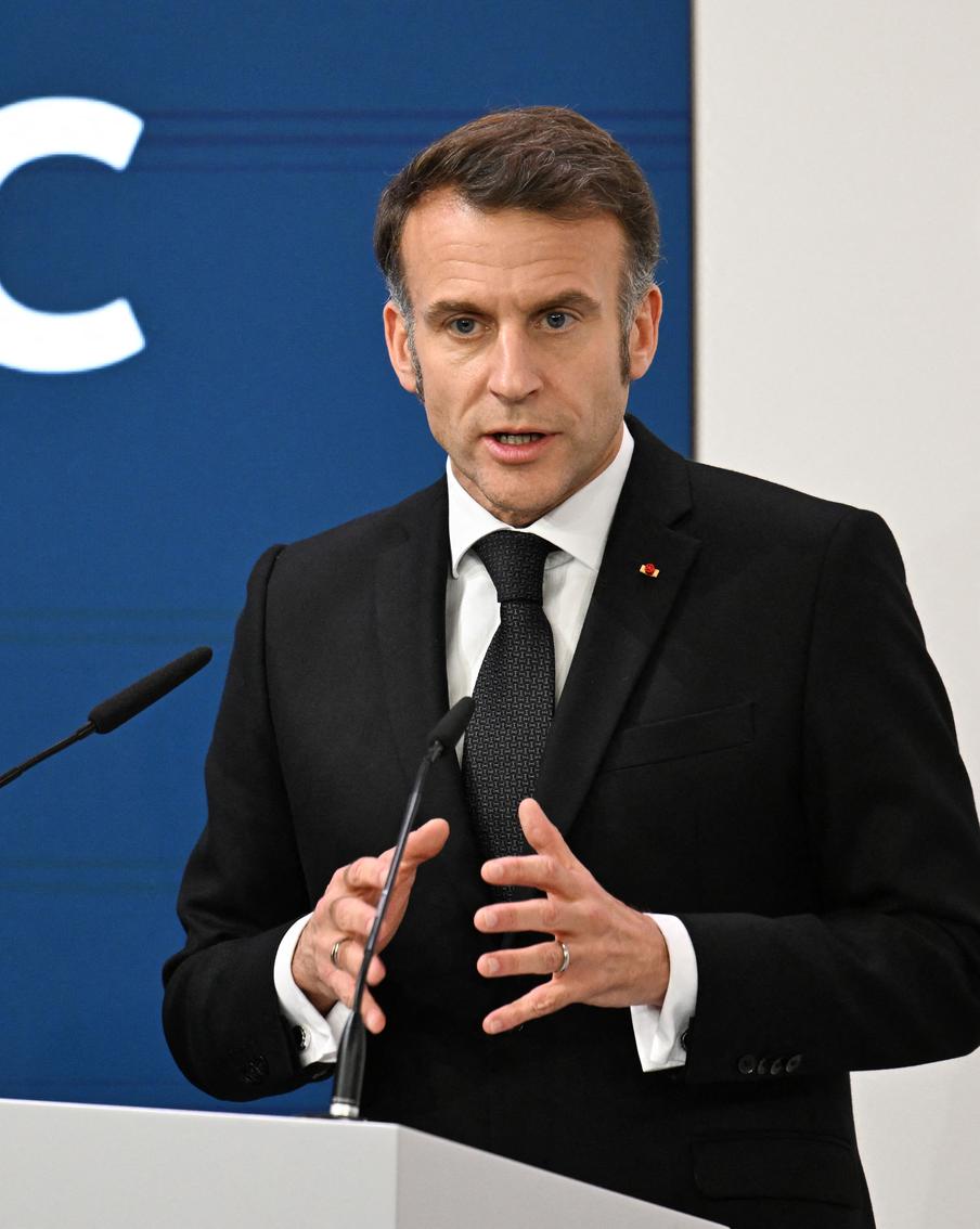 Президент Франции заявил о восстановлении прямого канала связи с Россией. Французский лидер сообщил о принятом им решении восстановить прямой контакт с российскими властями. Макрон подчеркнул, что он будет прозрачен для Украины