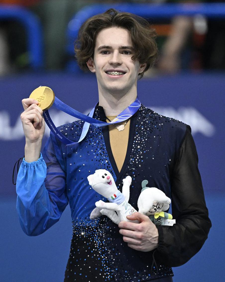 Казахский фигурист Михаил Шайдоров завоевал золото на зимней Олимпиаде в Италии. Фигурист из Казахстана набрал 291,58 балла в мужском одиночном катании, обеспечив себе золотую медаль на Олимпиаде. Российский спортсмен Пётр Гуменник занял шестое место