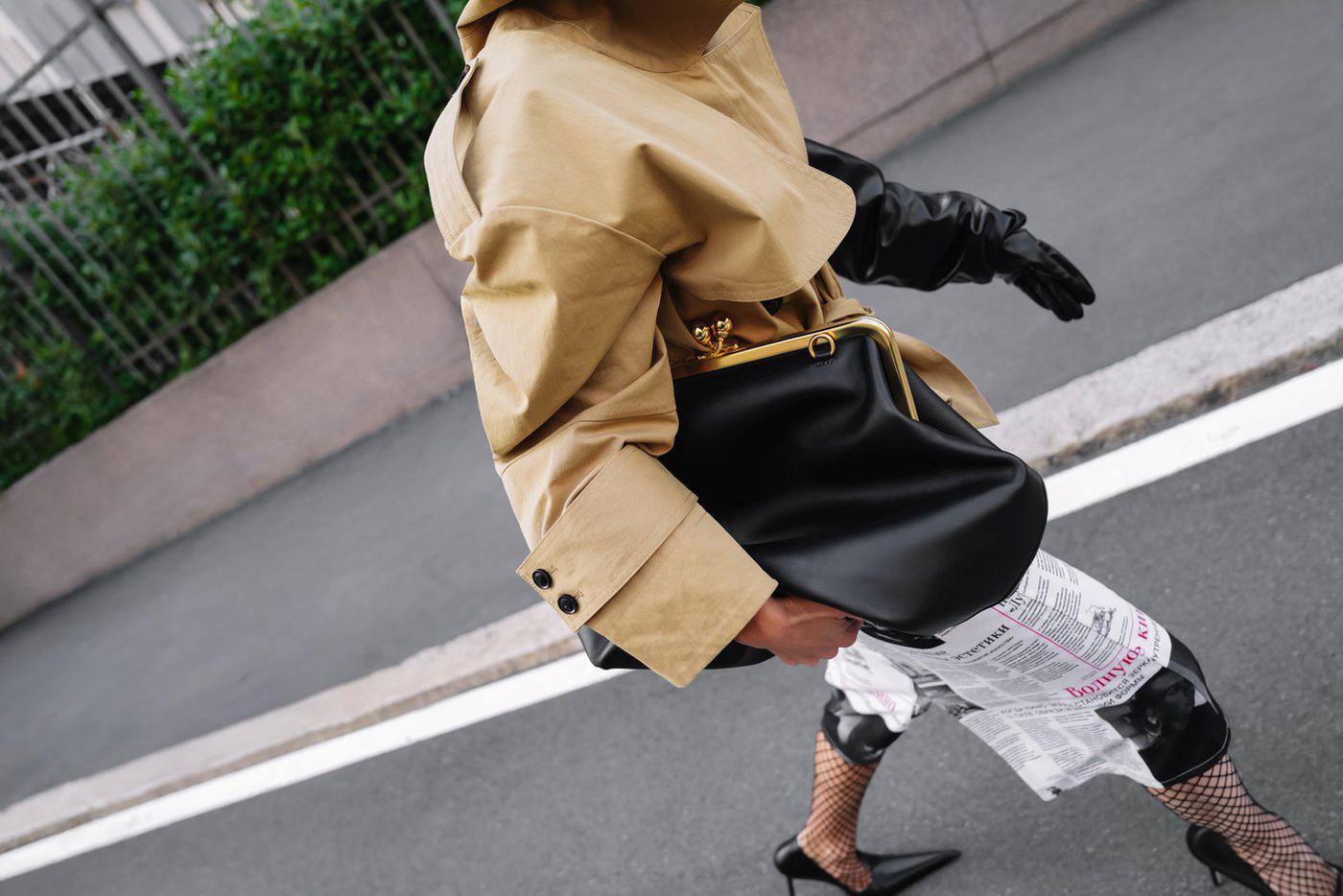 Сумка в стиле ревущих 1920-х может выглядеть очень современно.