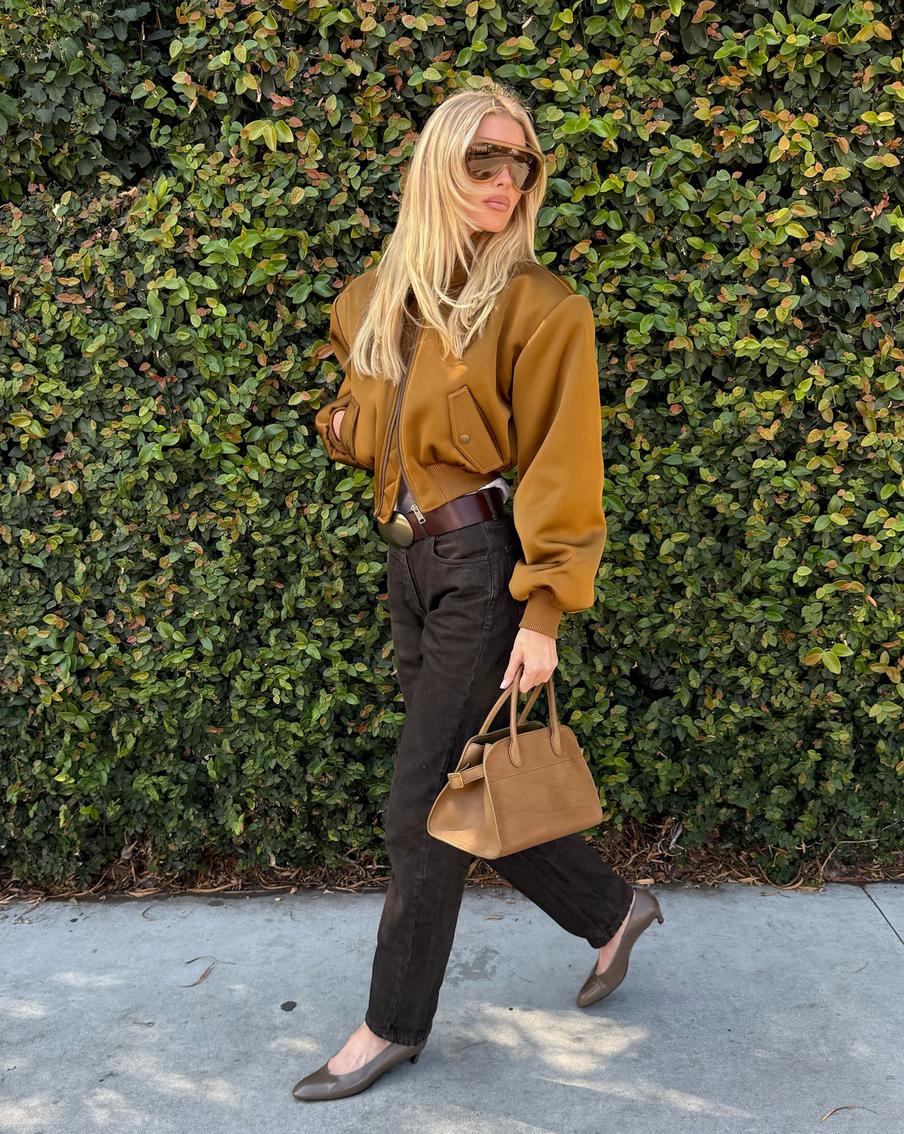 Если не привыкли ходить на каблуках, то вводить их в привычку стоит постепенно.