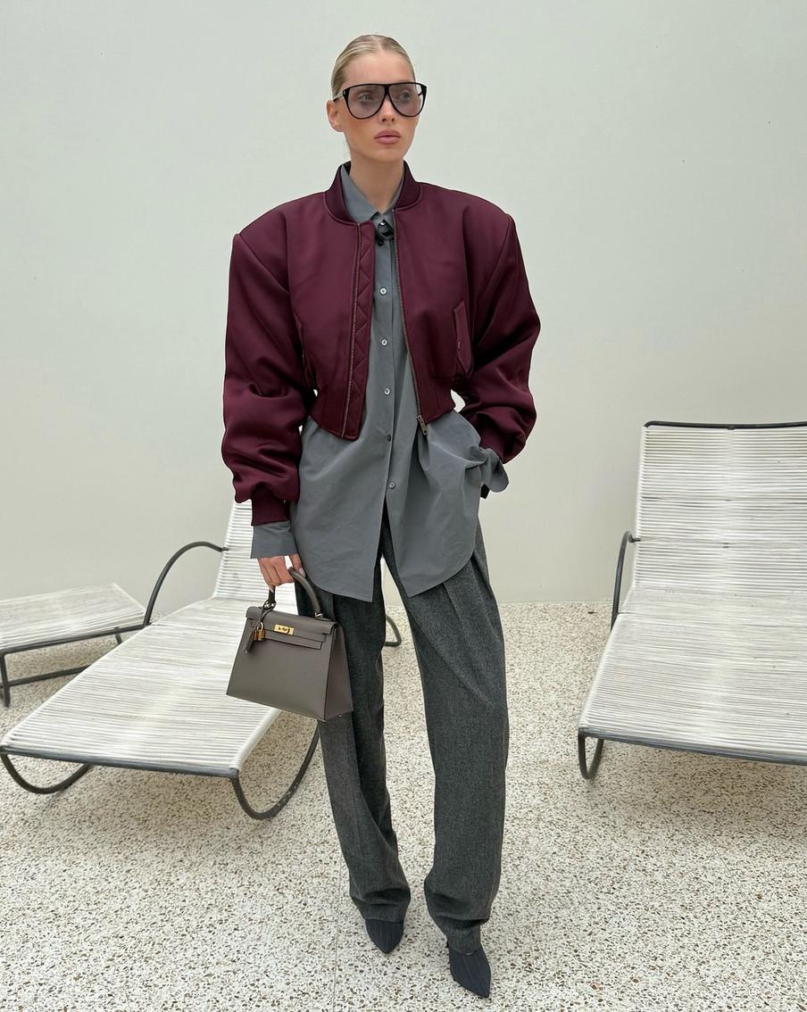 В списках тенденций воротник-стойка плавно сменяет отложной.