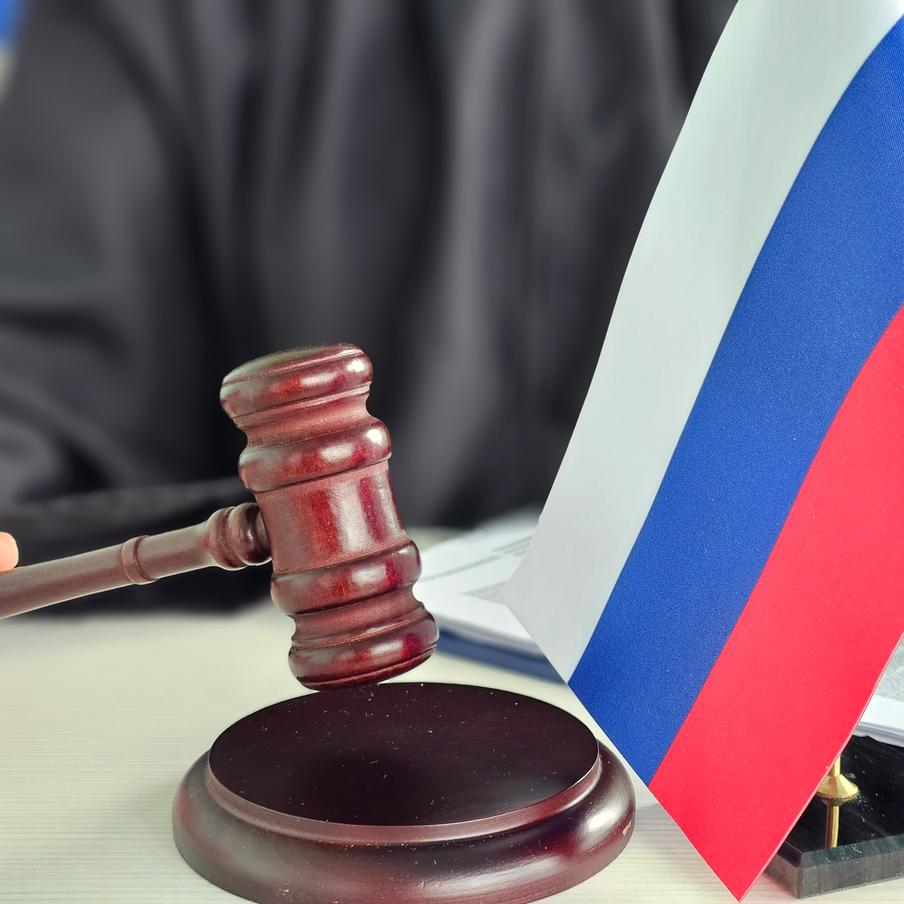 Заблокировавшим вход в Роскомнадзор мужчинам назначили меру пресечения. Суд избрал меру пресечения для трёх заблокировавших вход в офис Роскомнадзора в Москве мужчин. Им назначили 15 суток ареста