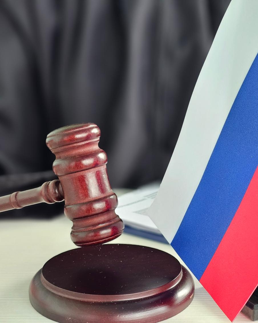 Суд избрал меру пресечения для трёх заблокировавших вход в столичный офис Роскомнадзора мужчин