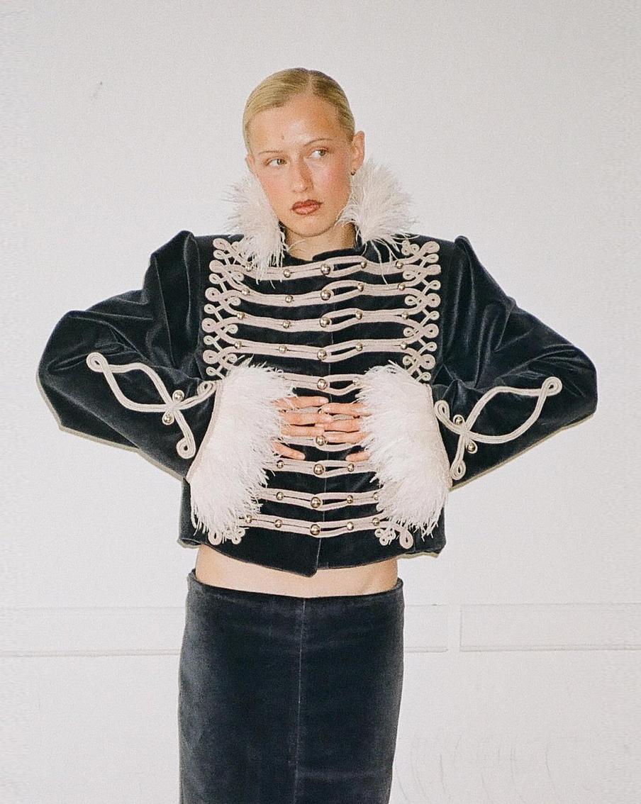 Самый эффектный жакет сезона – гусарский: стильный хит из нулевых снова в моде