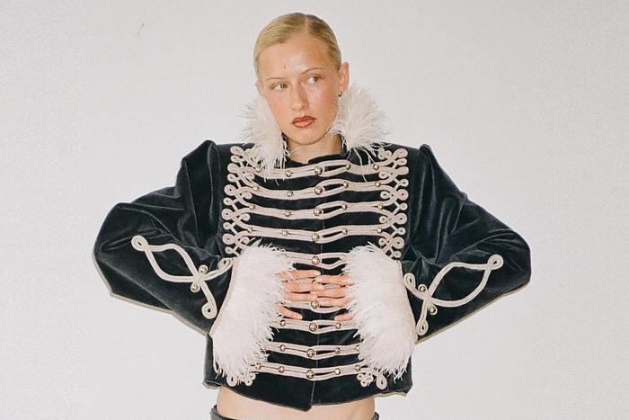 Самый эффектный жакет сезона – гусарский: стильный хит из нулевых снова в моде