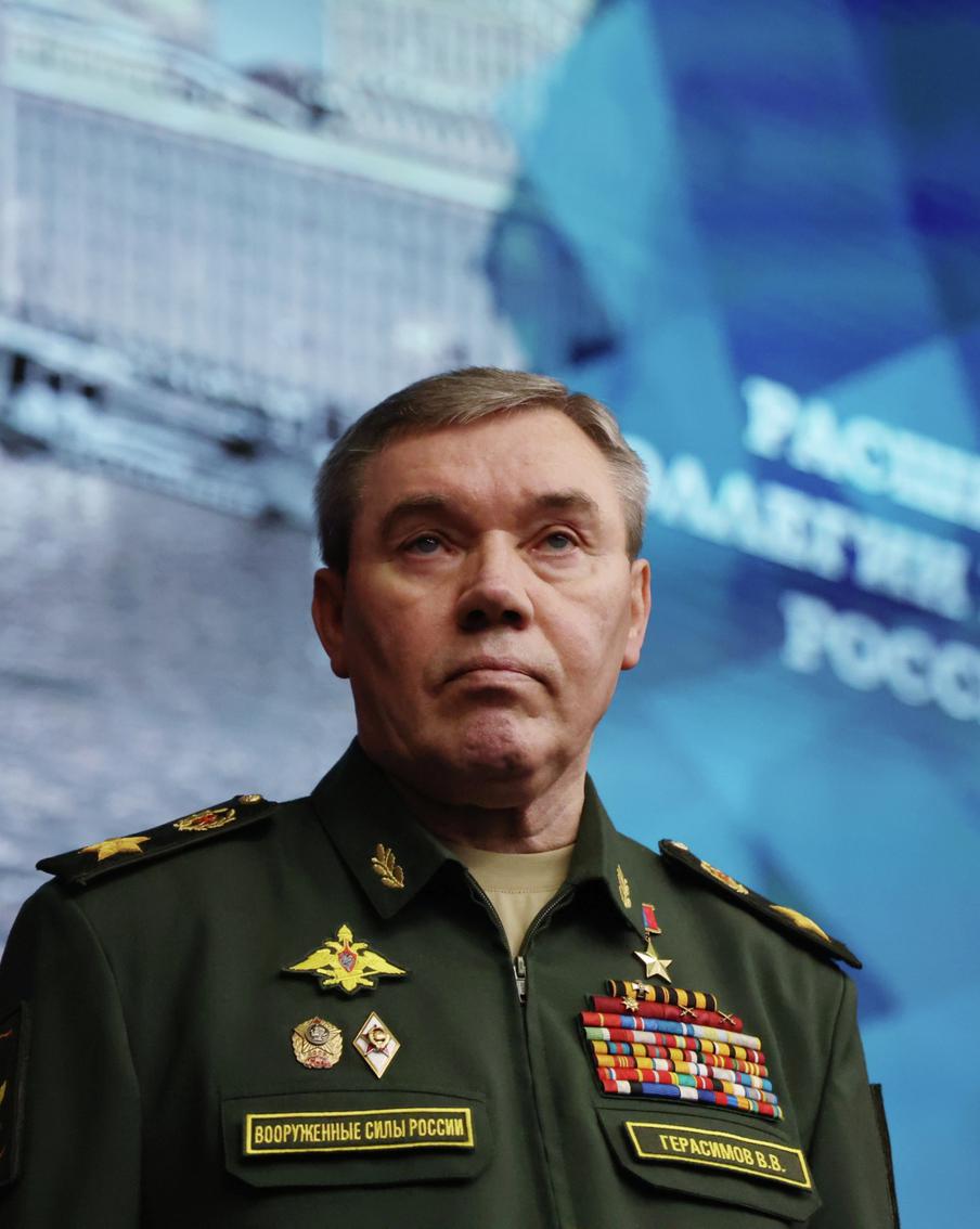 В Генштабе России заявили о полном контроле над южной частью Димитрова. Российские военные установили полный контроль над южной частью населённого пункта Димитров. Отмечается, что на этой территории находится треть всех зданий в городе