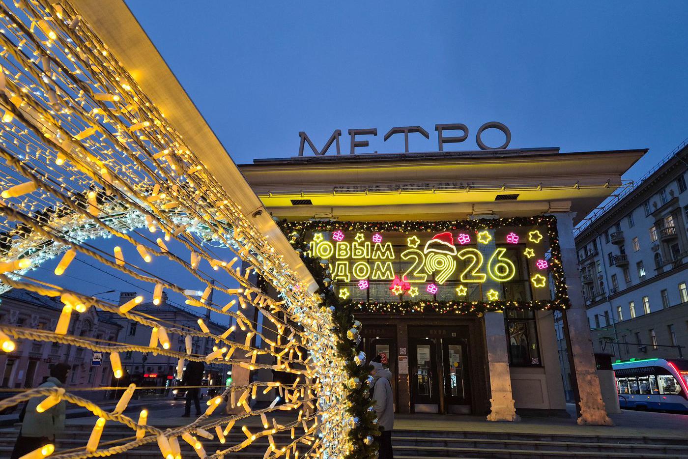 Максим Ликсутов рассказал о том почему в вестибюлях метро тает лёд и снег