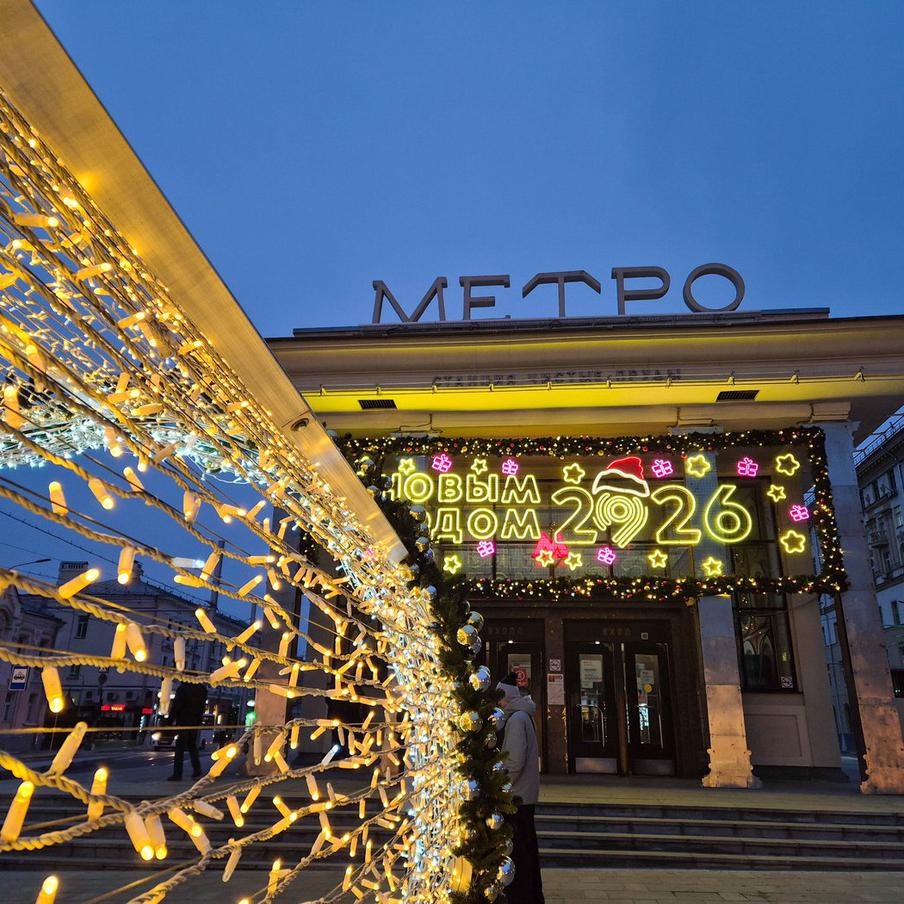 Максим Ликсутов рассказал о том почему в вестибюлях метро тает лёд и снег. Система подогрева ступеней в вестибюлях столичного метро не даёт образовываться на них снега и льда