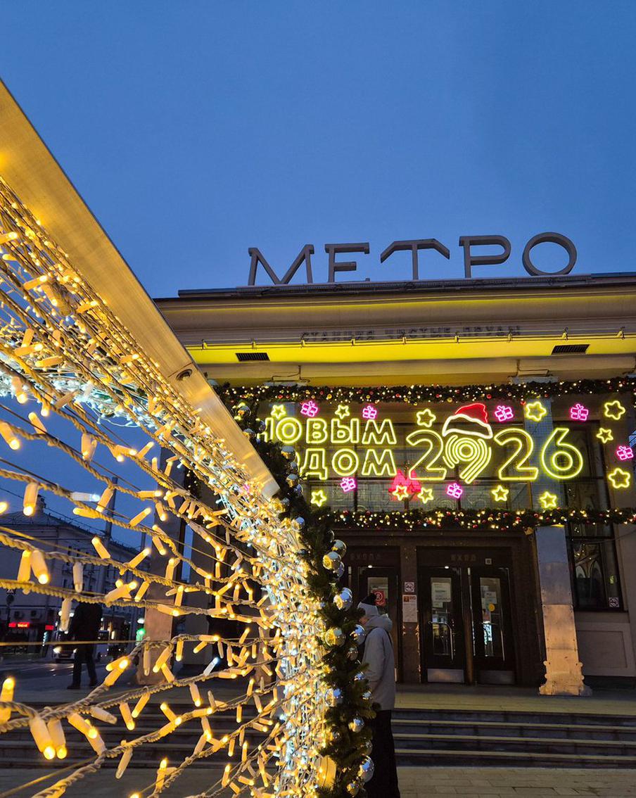 Максим Ликсутов рассказал о том почему в вестибюлях метро тает лёд и снег. Система подогрева ступеней в вестибюлях столичного метро не даёт образовываться на них снега и льда