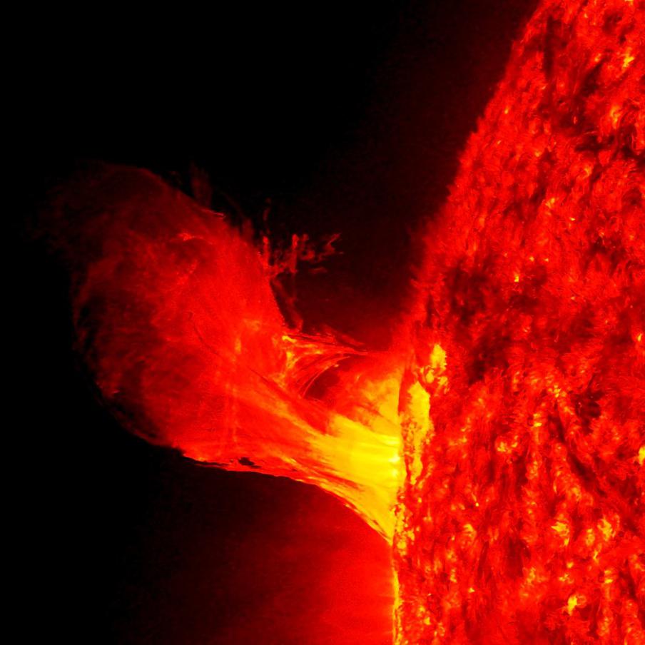 На Земле на сутки раньше прогнозов началась вторая за февраль магнитная буря. Вторая за месяц магнитная буря началась на Земле на сутки раньше прогнозируемой исследователями даты. Её мощность описывают как умеренную