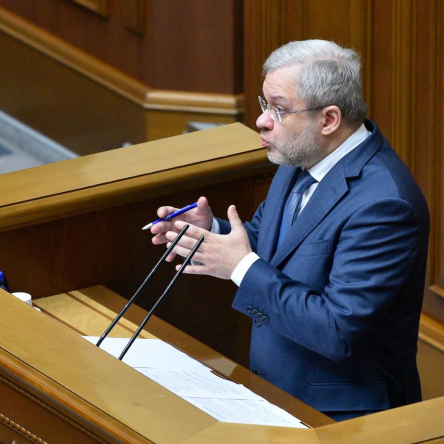 НАБУ задержало экс-министра энергетики Украины Галущенко при попытке бегства. Национальное антикоррупционное бюро Украины (НАБУ) официально подтвердило задержание бывшего министра энергетики Германа Галущенко. Это событие было ранее освещено источниками издания "Украинская правда", которые сообщили о попытке Галущенко покинуть страну