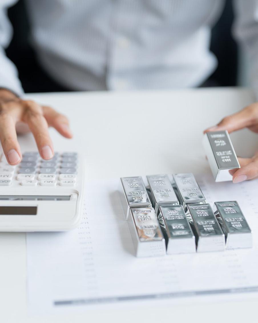 Стоимость серебра бьёт рекорды: можно ли на этом заработать