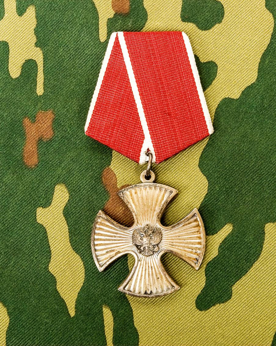 Актёра из сериала "Триггер" Ткаченко посмертно наградили орденом Мужества. Погибший в ходе военной операции актёр Николай Ткаченко посмертно удостоен ордена Мужества и медали Жукова. Об этом изданию 360.ru сообщила его мать. Она рассказала, что уведомление о награждении поступило от начальника войсковой части. По её информации, смерть актёра наступила 6 декабря