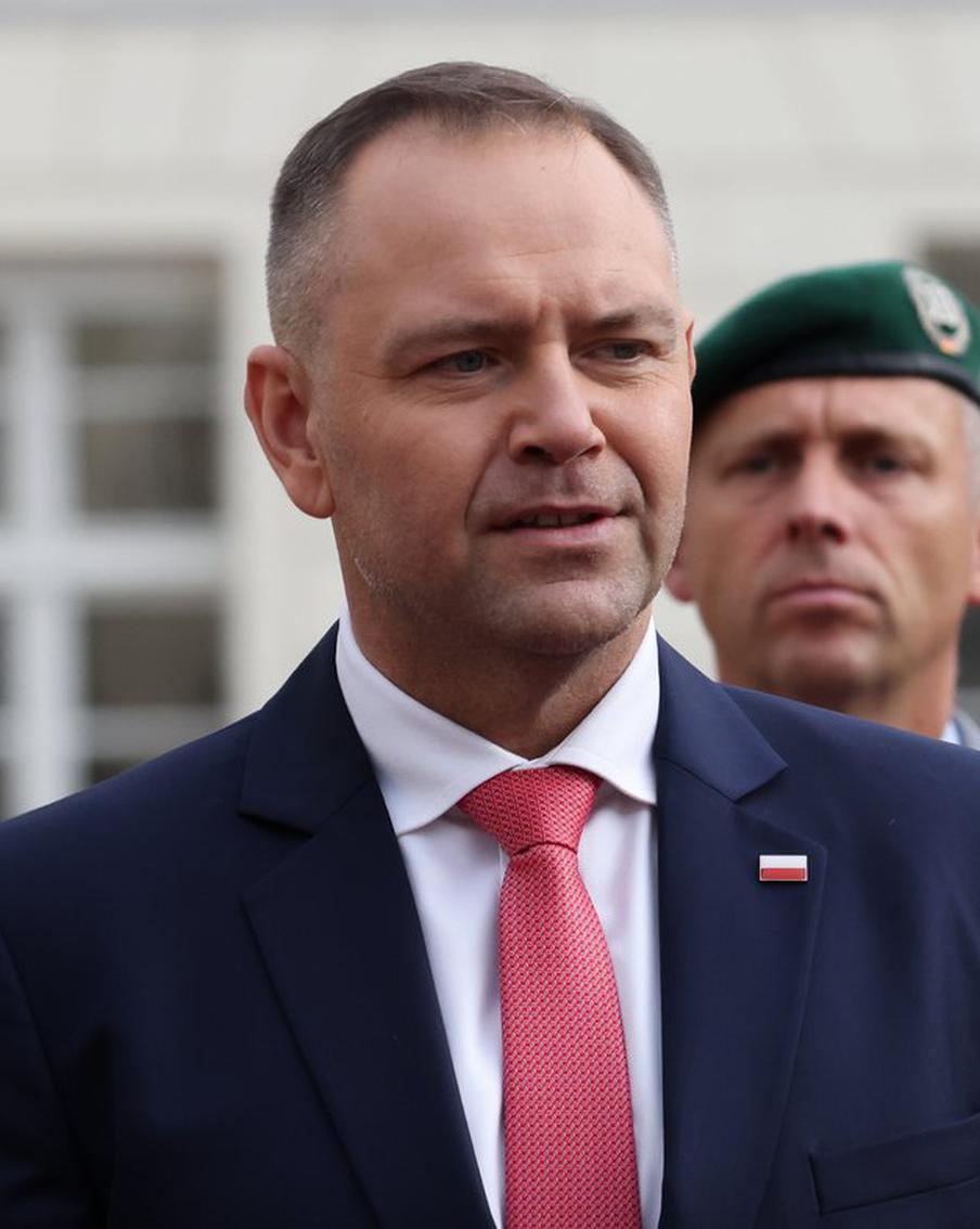 Президент Польши Навроцкий заявил о стремлении страны к ядерному оружию. Президент Польши Кароль Навроцкий заявил о необходимости создания собственной ядерной программы для страны. В интервью Polsat News он подчеркнул, что поддерживает присоединение Польши к ядерному проекту, объясняя это растущей угрозой вооруженного конфликта, в том числе со стороны России