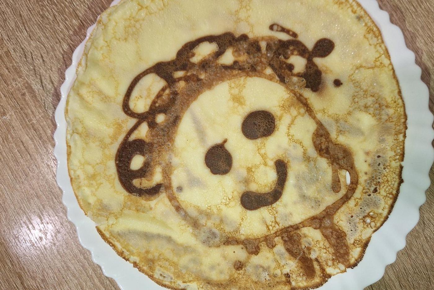 Создание блинов может стать креативным процессом, если включить фантазию.