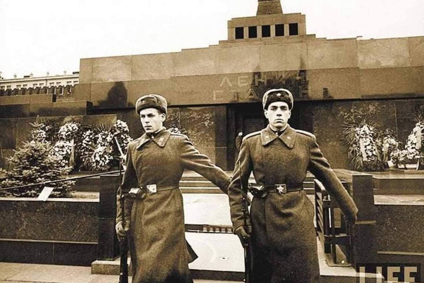 Кому Андропов дал свой самолёт после штурма Тадж-Бека, или Как майор Берлев спас друзей и за что его вызывали "на ковёр"