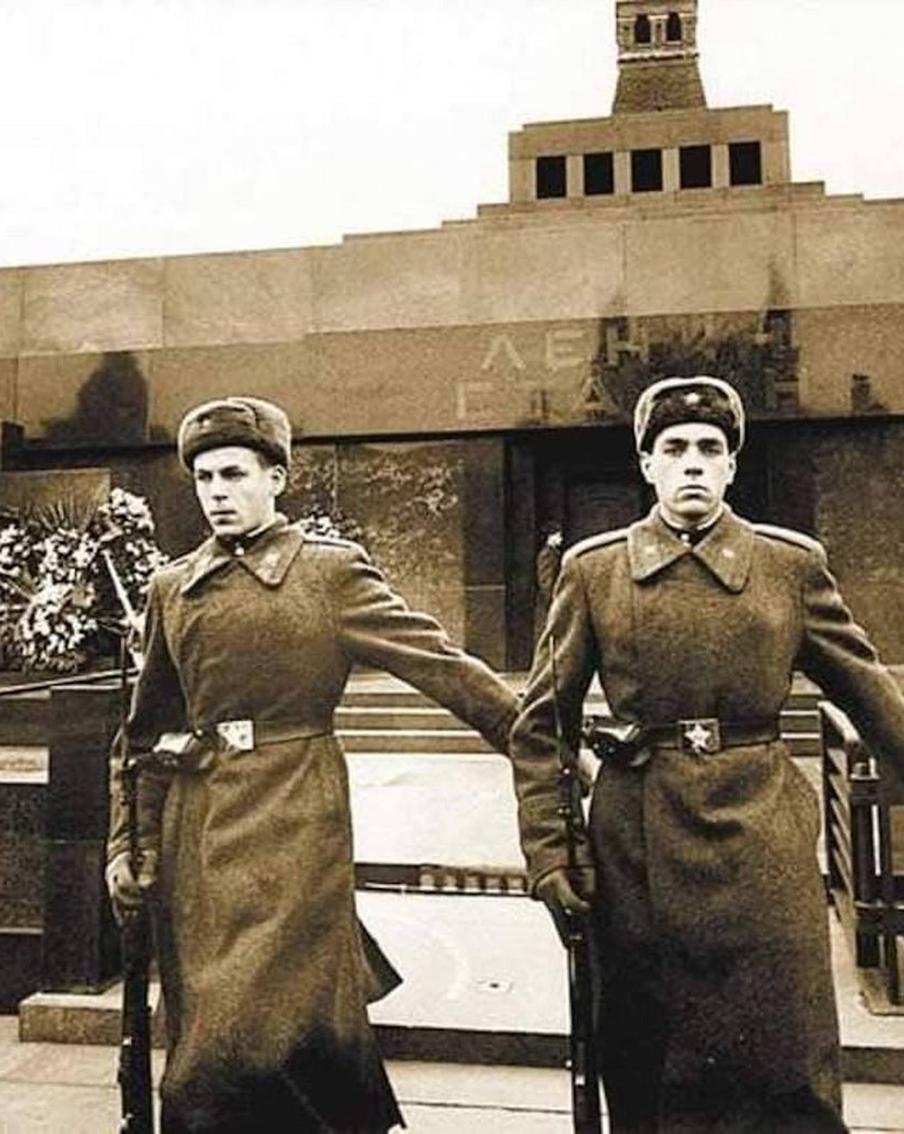 Кому Андропов дал свой самолёт после штурма Тадж-Бека, или Как майор Берлев спас друзей и за что его вызывали "на ковёр"