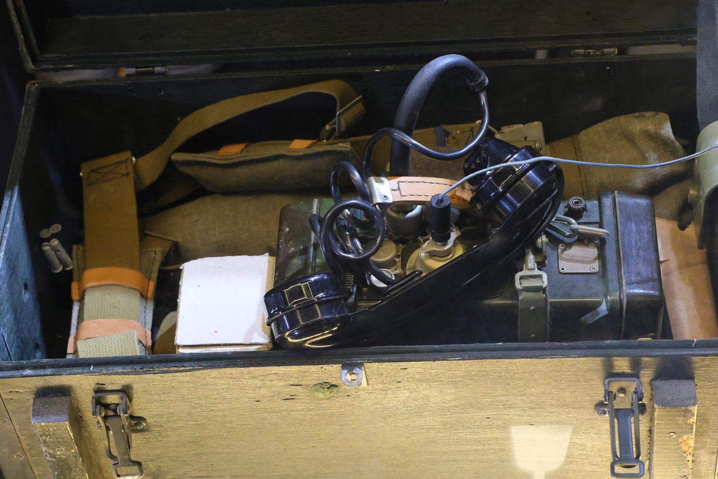 Радиостанция для связи с вертолётами.