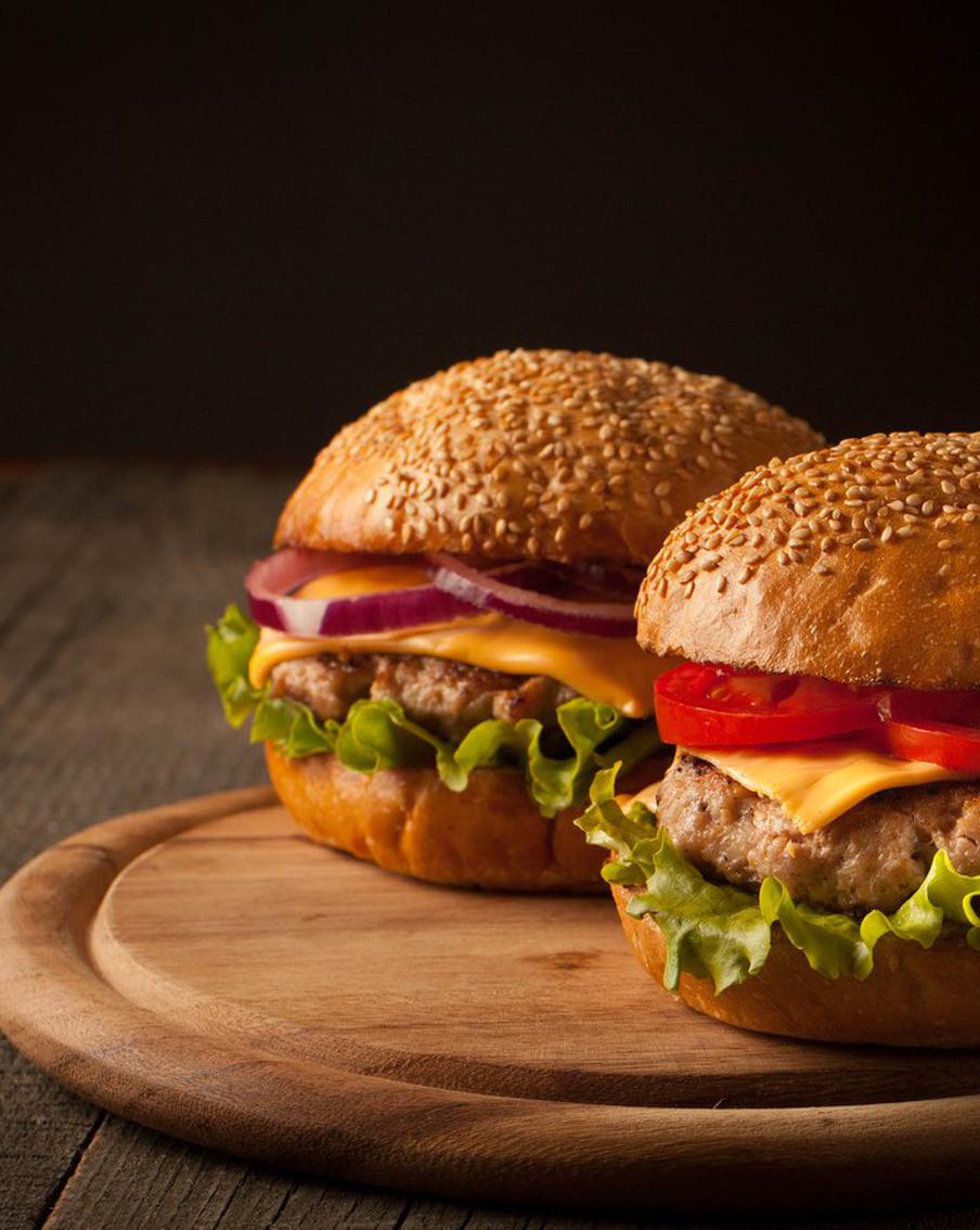 Bild: немецкие биатлонистки отравились бургерами на Олимпиаде. Немецкие биатлонистки Янина Хеттих-Вальц и Ванесса Фойгт, а также чешская спортсменка Джессика Йислова столкнулись с проблемами пищеварения после того, как съели бургеры в отеле на Олимпийских играх в Италии