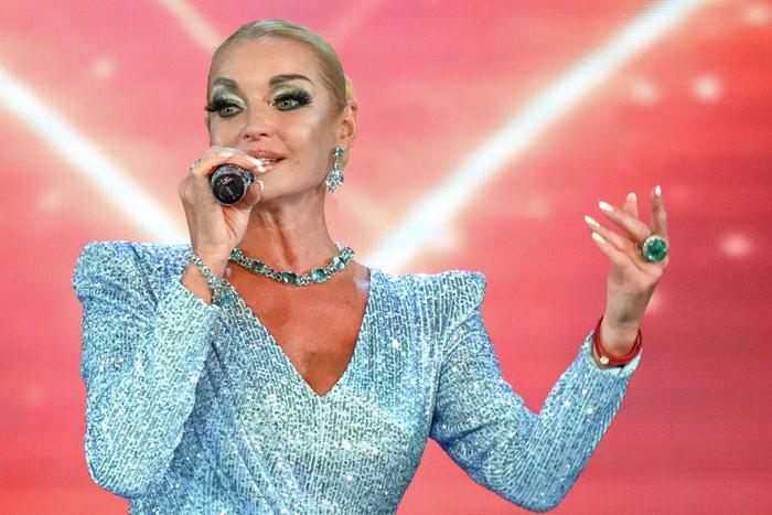 "После наркоза я спросила, смогу ли танцевать": Анастасия Волочкова сообщила подробности операции