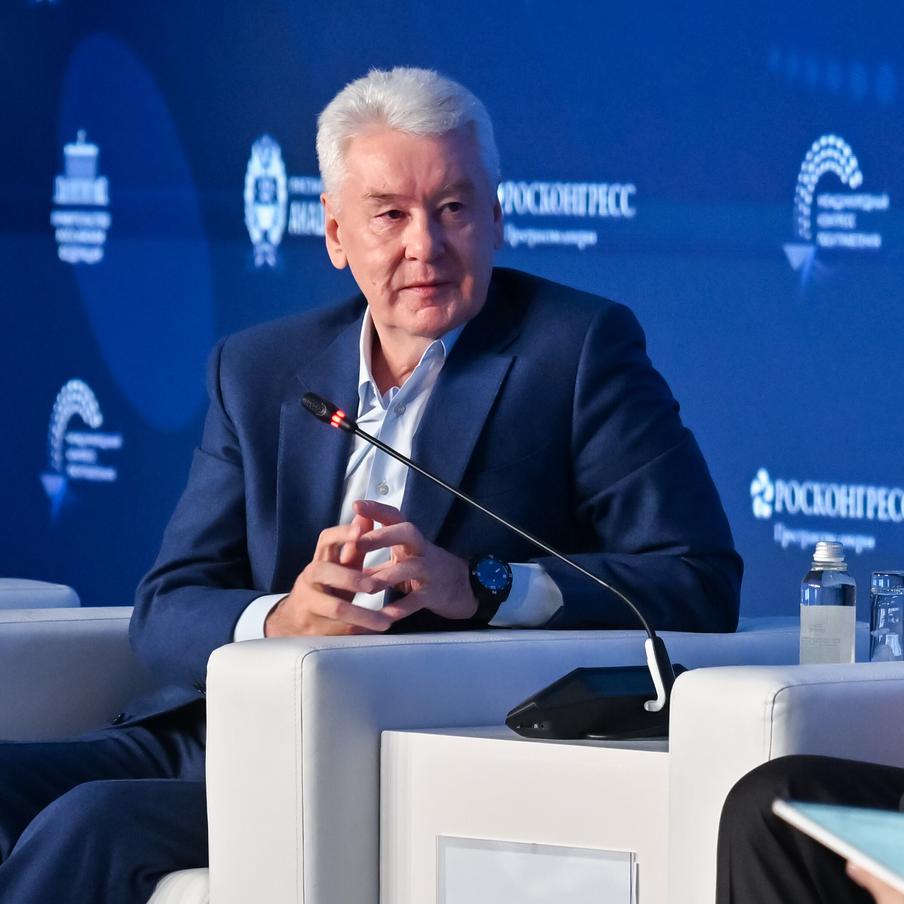 Собянин: В Нижегородском районе построят необычный детский сад. В Москве, в Нижегородском районе, запланировано возведение современного детского сада с неповторимым архитектурным обликом. Здание будет выполнено в форме стопки тетрадей, что придаст ему особый, запоминающийся вид. Создатели проекта уверены, что такой дизайн будет способствовать развитию воображения и эстетического восприятия у детей