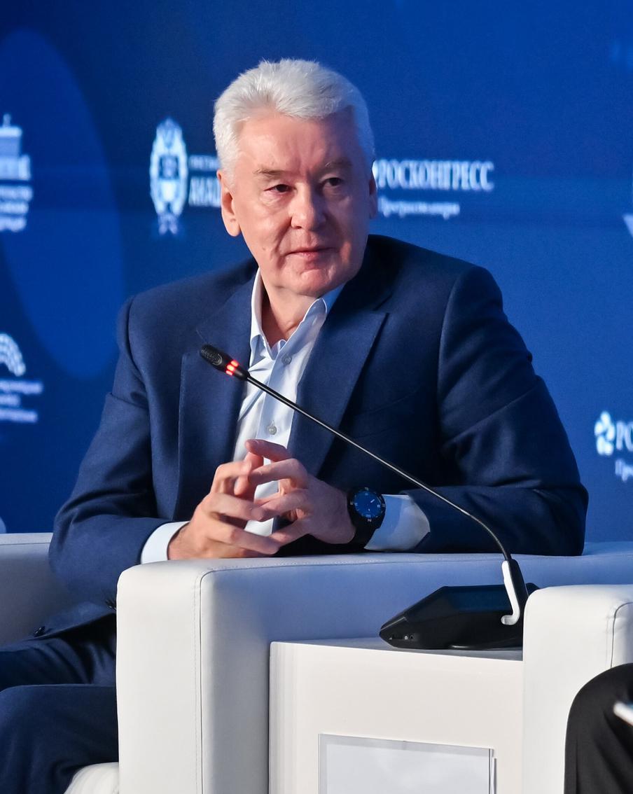 Собянин: В Нижегородском районе построят необычный детский сад. В Москве, в Нижегородском районе, запланировано возведение современного детского сада с неповторимым архитектурным обликом. Здание будет выполнено в форме стопки тетрадей, что придаст ему особый, запоминающийся вид. Создатели проекта уверены, что такой дизайн будет способствовать развитию воображения и эстетического восприятия у детей