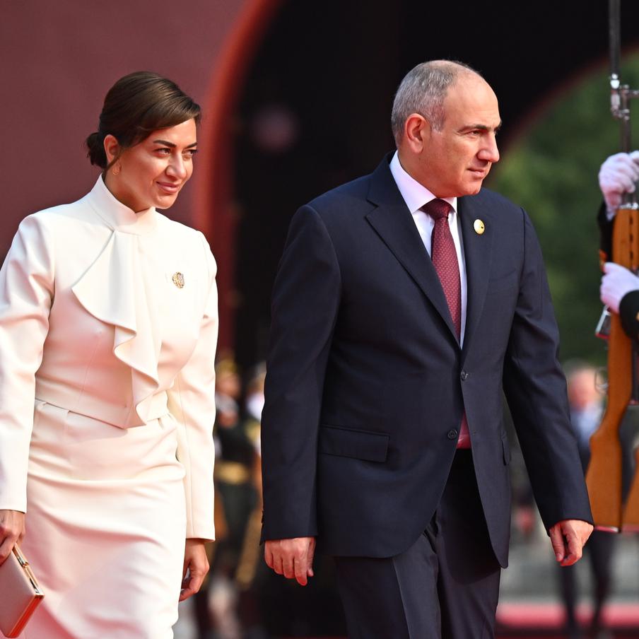 Супруга Пашиняна объявила о завершении их гражданского брака. Анна Акопян, супруга премьер-министра Армении Никола Пашиняна, сообщила о завершении их гражданского брака. В своем заявлении она попросила общественность проявить сдержанность и уважение при обсуждении этой темы