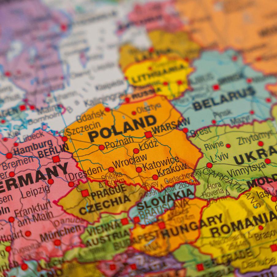 Польша потребует от России репарации за годы социализма. По данным Financial Times, польские власти проводят расследование так называемых "исторических преступлений" России в отношении своей страны