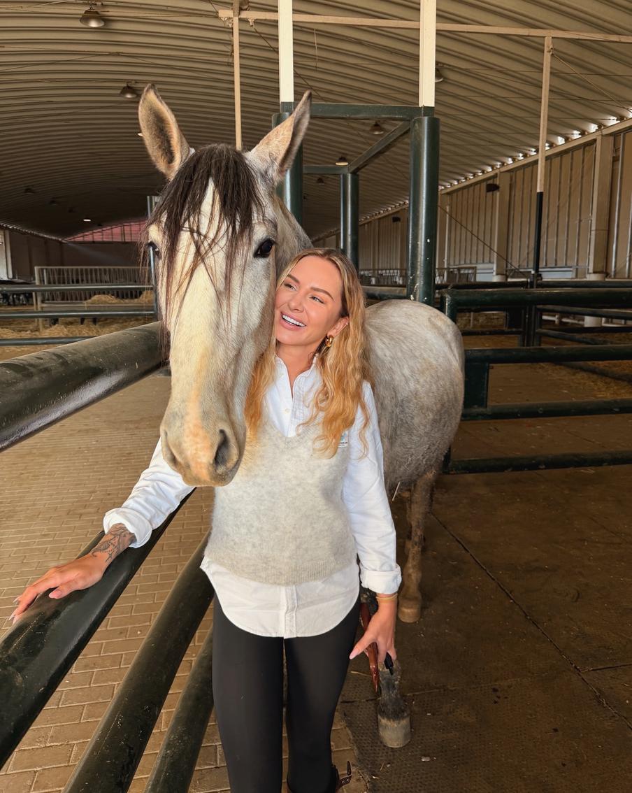 12 лошадей и пони: певица Анна Asti раскрыла свою страсть перед фанатами
