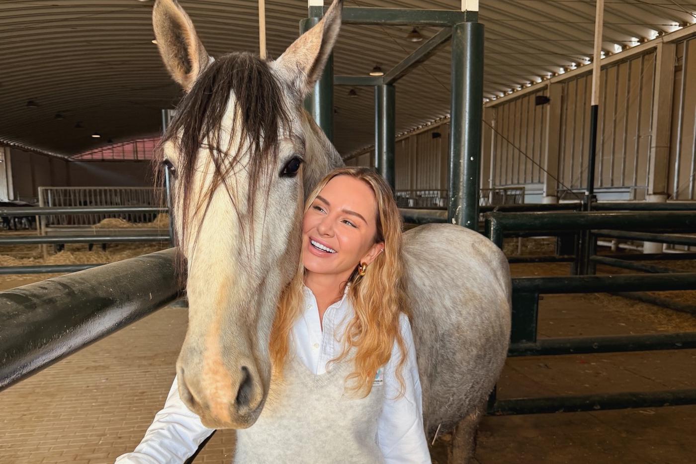 12 лошадей и пони: певица Анна Asti раскрыла свою страсть перед фанатами