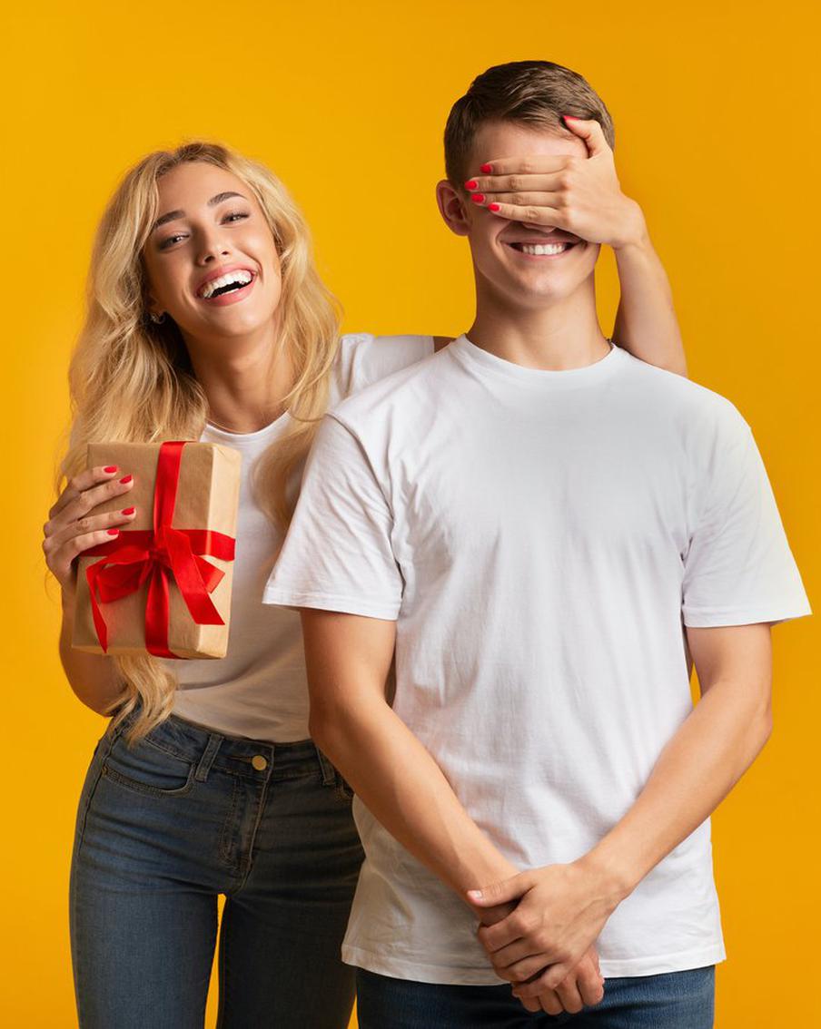 Что подарить на 23 февраля: лучшие идеи для мужчин с характером и вкусом