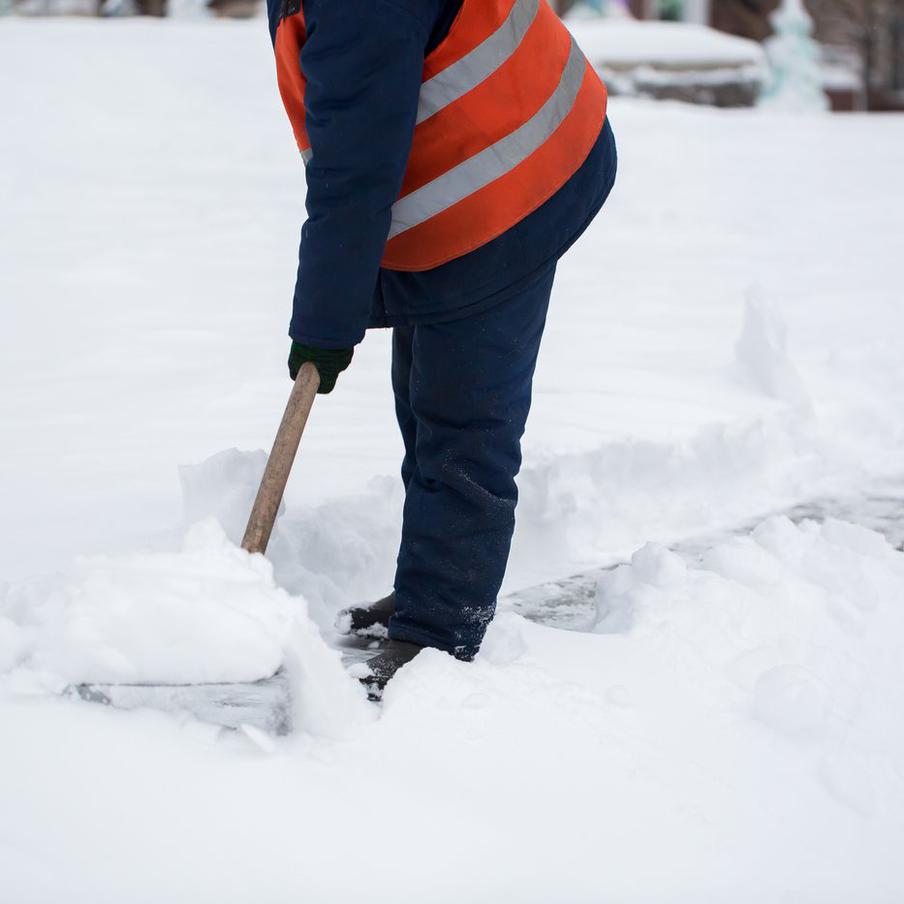 В Москве величина снежного покрова предстоящей ночью увеличится на 11 см. В Москве и Московской области в ближайшую ночь ожидается резкое увеличение снежного покрова – до 11 сантиметров. Такой прогноз сделал Гидрометцентр РФ, который предупреждает об обильных осадках – 6–8 миллиметров – и неблагоприятных погодных условиях