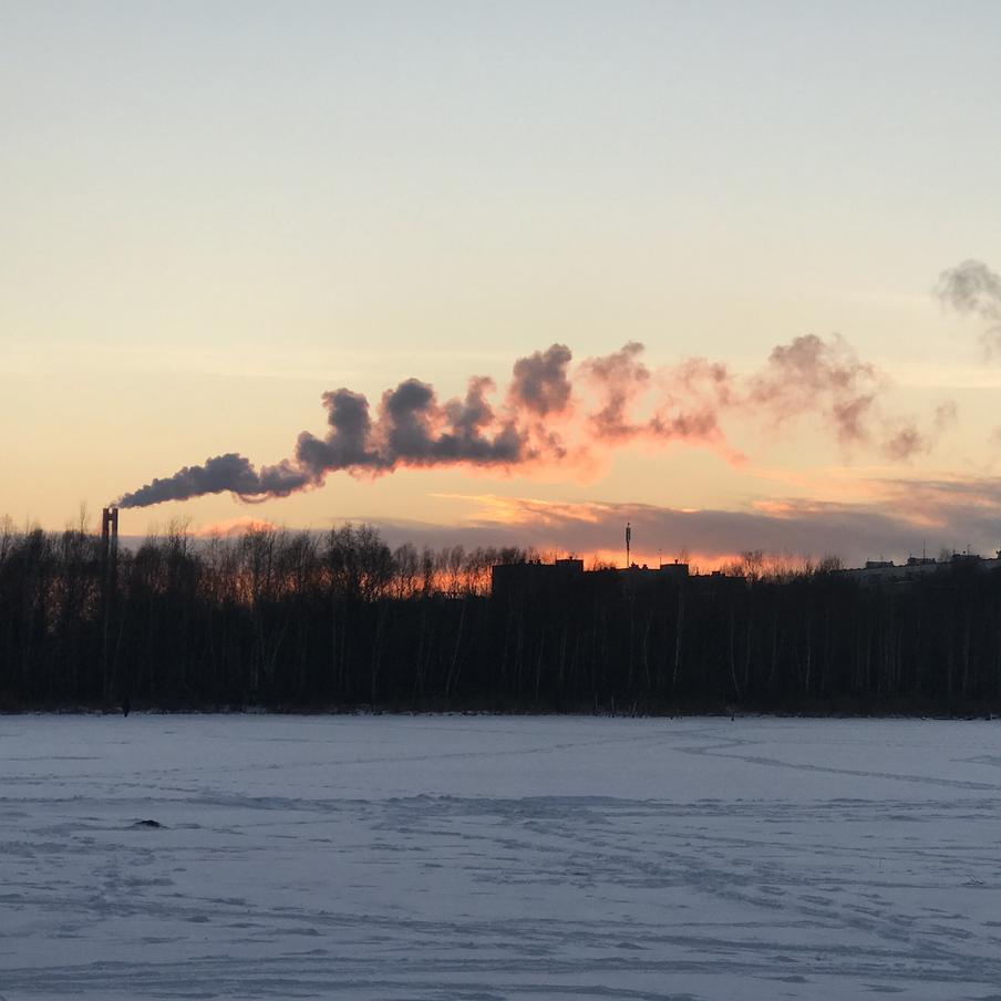 Синоптик рассказал о завершении периода сильных морозов в Москве. Погодные условия в столице постепенно смягчаются. По словам специалиста, температурные показатели возвращаются к сезонной норме, а вероятность экстремального похолодания до конца зимы минимальна