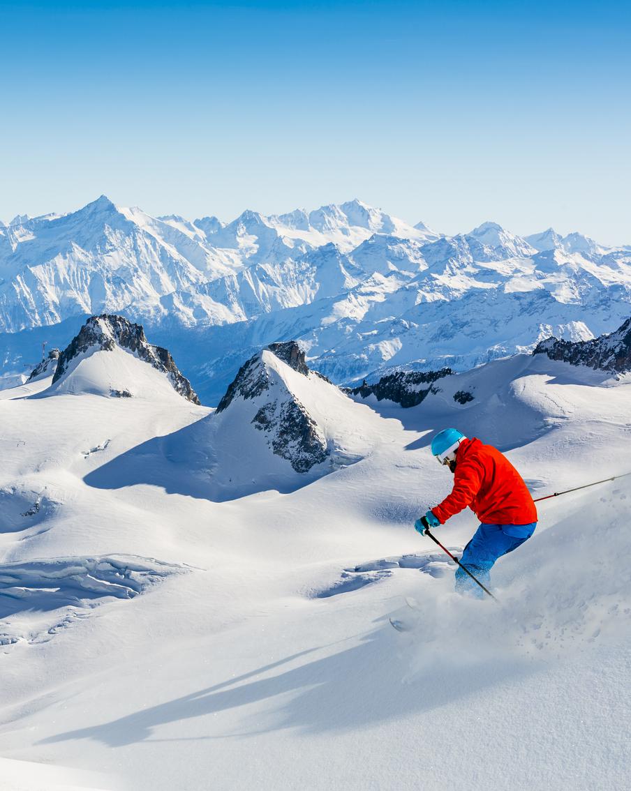 Во Франции хотят заставить туристов платить за спасение в горах. Власти обсуждают введение оплаты спасательных операций для альпинистов и лыжников, если их действия признаны неосторожными. Причинами стали резкий рост числа происшествий и увеличение расходов на работу спасателей