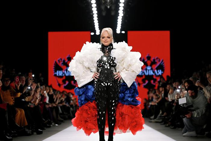 Не только музыка: косметика, продукты и одежда под маркой "Лариса Долина" принесут певице сотни миллионов